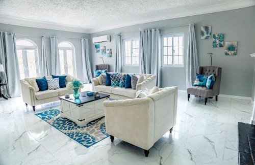 Nassau Villa | Villa By the Beach - sleeps 8 plus