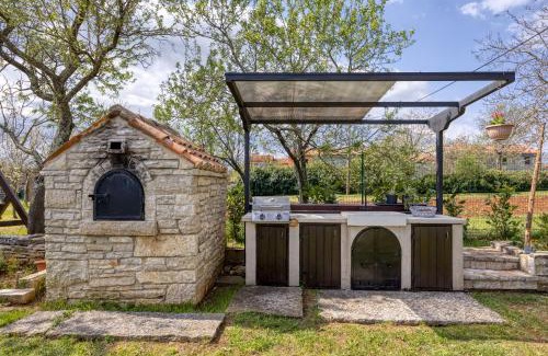 Belavici Apartment | Villa Capadinka with Whirlpool - Happy Rentals