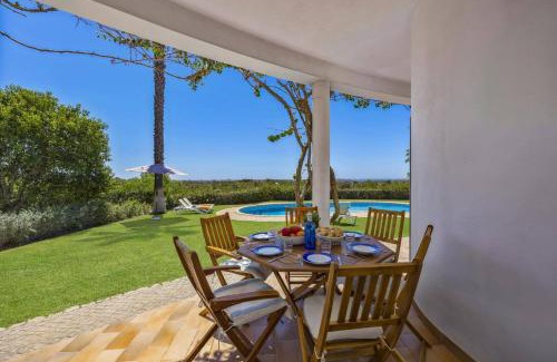 Almancil Villa | Villa Casa do Barrocal by Villa Plus