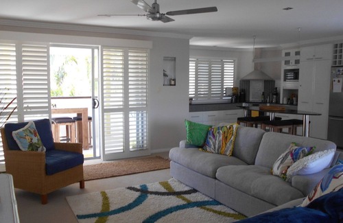 Casuarina Villa | Villa Casuarina - a short stroll to the beach