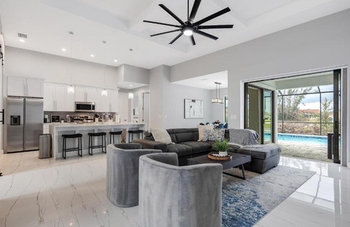 Trafalgar House | Villa Cloud 9- Roelens Vacations