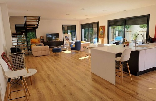 Saint-Jean-de-Vedas Villa | Villa Contemporaine au Calme