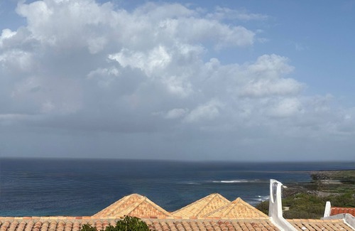 Soto Villa | Villa Coral Cliff 🇨🇼 5-bedroom beach house with Pool, AC, WiFi, Sleeps 10