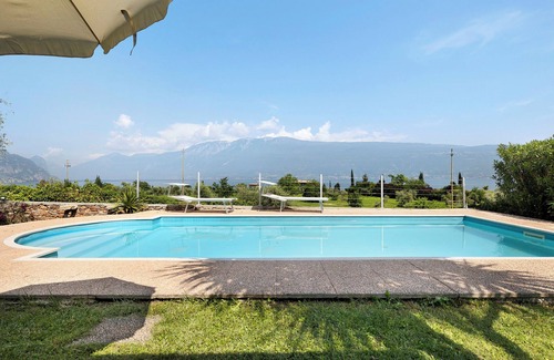 Roina Villa | Villa Corneghe with Lake View, Pool, Garden & Terrace