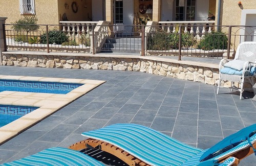 Saint-Victor-des-Oules House | Villa de Standing à 5mn de Uzès, Grande Piscine, mini parc enfant, Idéal Famille