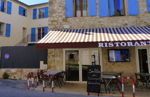 La Palud-sur-Verdon House | Villa 'De La Place' with Private Terrace, Wi-Fi and Air Conditioning