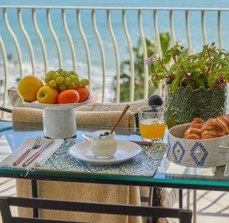 Bantry Bay Villa | Villa del Mar - "Luxurious en-suite bedroom with lounge and stunning sea view balcony in Bantry Bay"