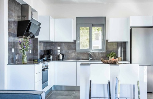 Vlachata Villa | Villa Della Luna - Three Bedroom Villa, Sleeps 6