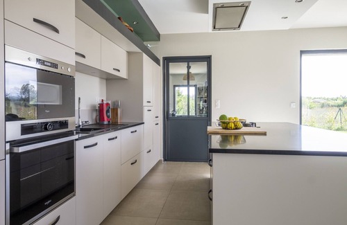 Maillane Villa | Villa du Relais - Beautiful spacious holiday home within walking distance of Maillane.