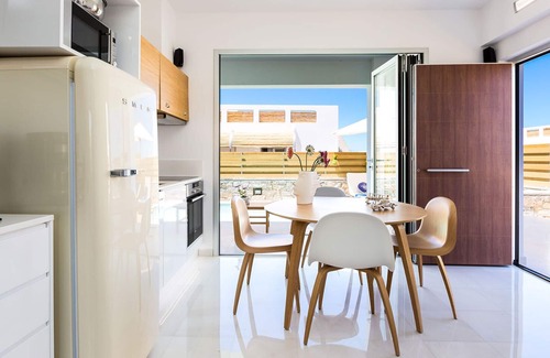 Pigianos Kampos Villa | Villa Eeanthe, Exclusive Villa with Private Beach Facilities