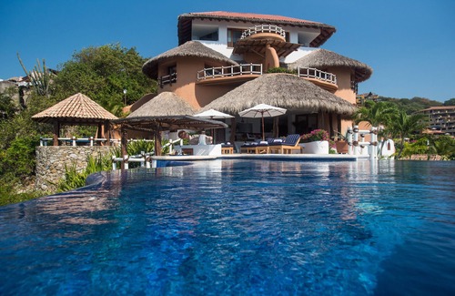 Ixtapa - Zihuatanejo Villa | Villa El Murmullo by La Casa Que Canta