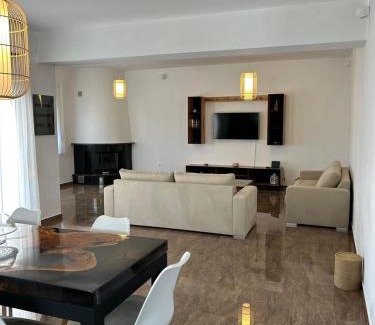 Adamas House | Villa Ellania Milos