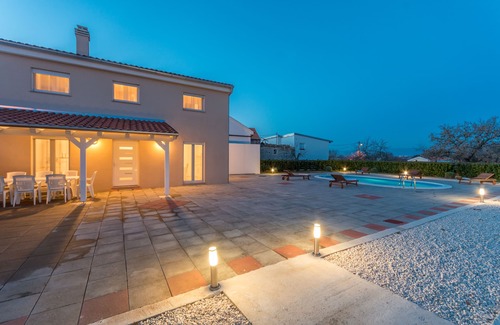 Donje Rastane Villa | Villa Elm, 3 bedrooms, 2 bathrooms, private pool, large garden, wi-fi, privacy