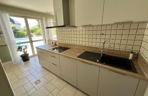 Pornichet House | Villa en bord de mer 6 personnes, à côte du Château des Tourelles, piscine d'eau de mer