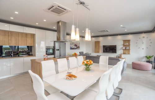 Donje Rastane Villa | Villa F&A, 4 en-suite bedrooms, gym, big garden, private pool, rural