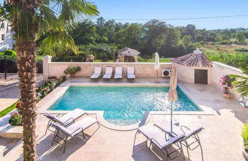 Zminj Villa | Villa Faggiolo by Villa Plus
