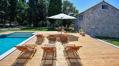 Petraca Villa | Villa Fig & Oak