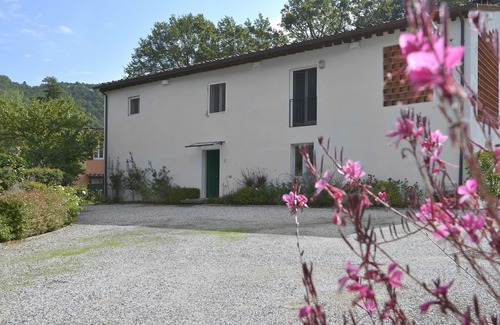 Vorno Villa | Villa for 10 People with WiFi, Private Pool, Garden, A/C, near Lucca
