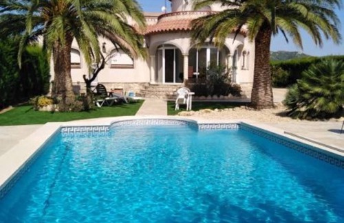 Les Tres Cales Ski Chalet | Villa for 8 people with private pool in Urb. three cales