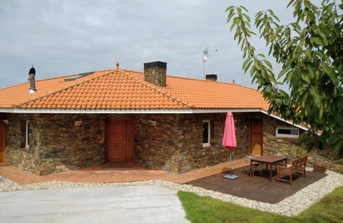 Vilarrube Villa | Villa for rent 200 meters from the surf beach