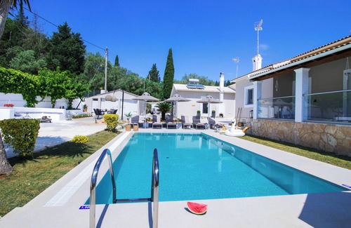 Spartylas Villa | Villa Grande Casa with Pool, Villa Grande Casa with Swimming Pool