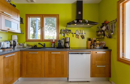 Quimper Villa | Villa 'Grande Maison Lumineuse - Jaccuzi' with Private Terrace, Private Garden and Wi-Fi