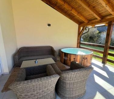 Plaski House | Villa Green house - shared pool & BBQ