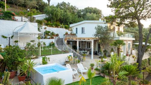 Sant'Agata sui Due Golfi Apartment | Villa Grusone