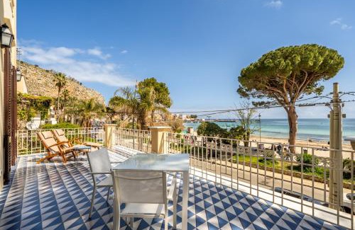 Mondello Villa | Villa Hercules Pool & Beach