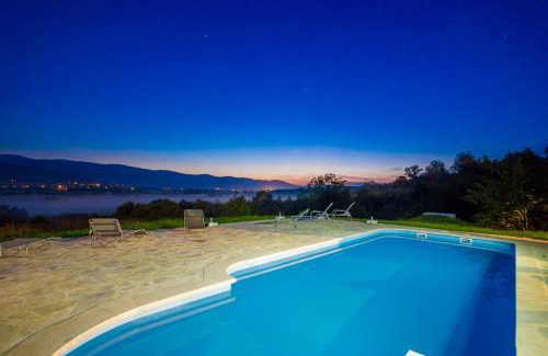 Plaski Villa | Villa Hills