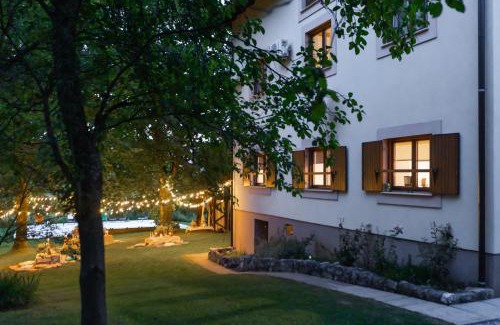 Plaski Villa | Villa Hills