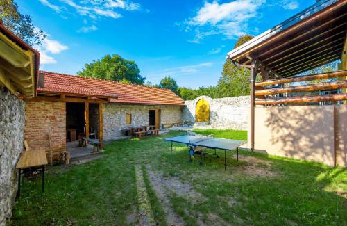 Plaski Villa | Villa Hills