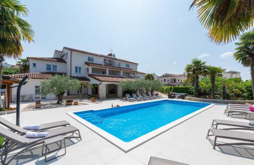 Mali Maj House | Villa Hope - Apartments with Shared Pool