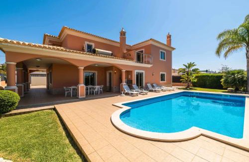 Patroves Villa | Villa Hunês