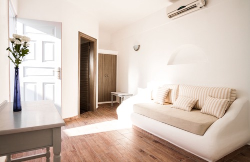 Akrotiri Hotel | Villa Iliovasilema Santorini
