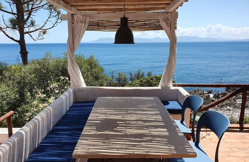 Zarbo di Mare Villa | Villa in quiet green area at 20 meters from the sea, 3 rooms, 2 baths, garden