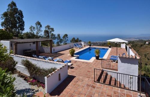 Sayalonga Villa | Villa in Sayalonga with Private Pool