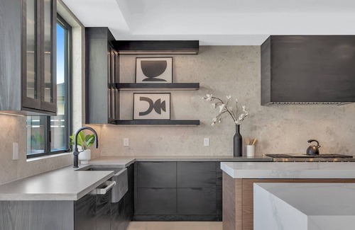 Central Okanagan Villa | Villa In The Hillside - Pool & Hot Tub