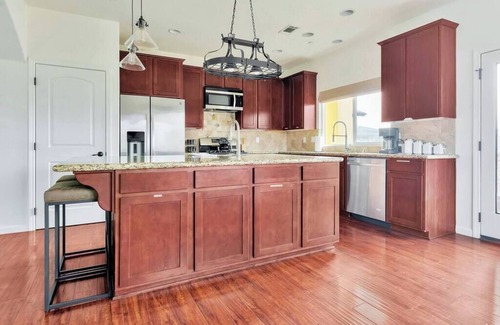 Atascadero Villa | Villa in Wine Country, King Beds & Jacuzzi
