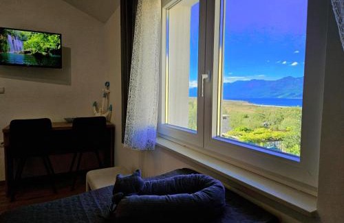 Razanac Villa | Villa Izziy by the beach with a sea view