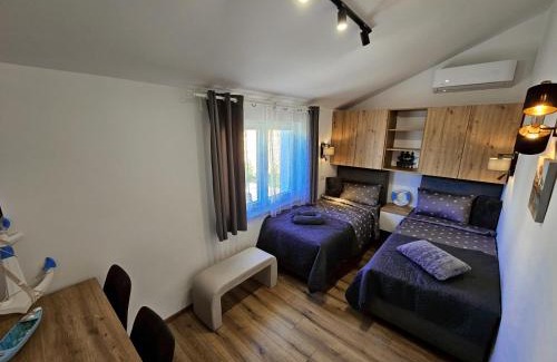 Razanac Villa | Villa Izziy by the beach with a sea view
