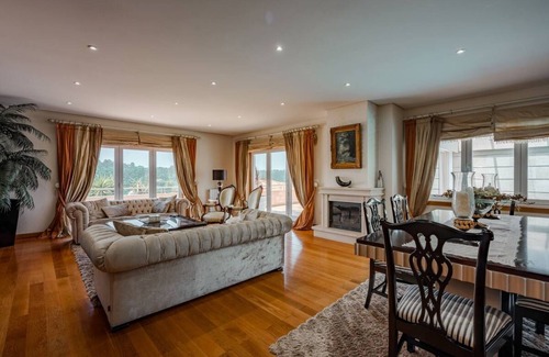 Gondomar Villa | Villa 'Jobim' with Private Garden, Wi-Fi and Air Conditioning