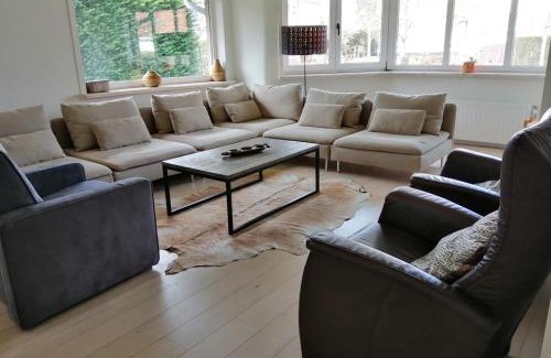 Witte Burg House | Villa Josiane