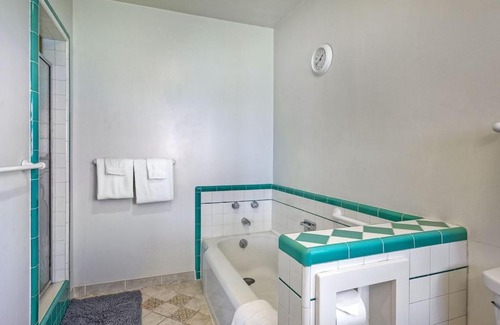 South Oceanside House | Villa Jules, Oceanfront, Private Beach, Fire Pit