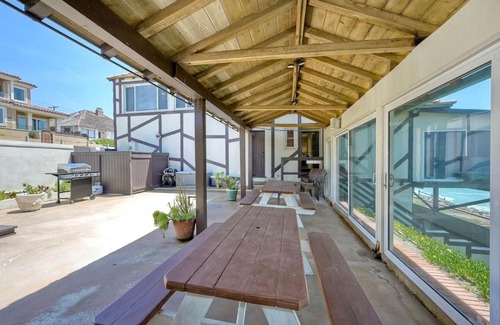 South Oceanside House | Villa Jules, Oceanfront, Private Beach, Fire Pit