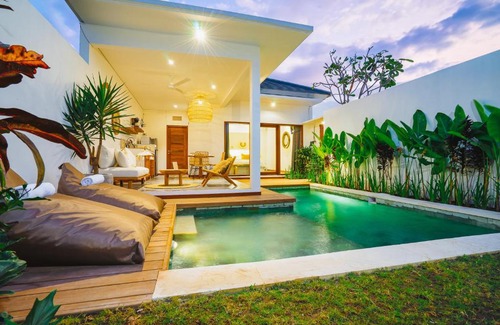 Beraban Apartment | Villa Karina - Sumptuous 1BR Private Luxury Villa Walking Distance to Nyanyi Beach