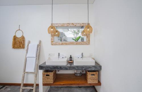 Beraban Apartment | Villa Karina - Sumptuous 1BR Private Luxury Villa Walking Distance to Nyanyi Beach