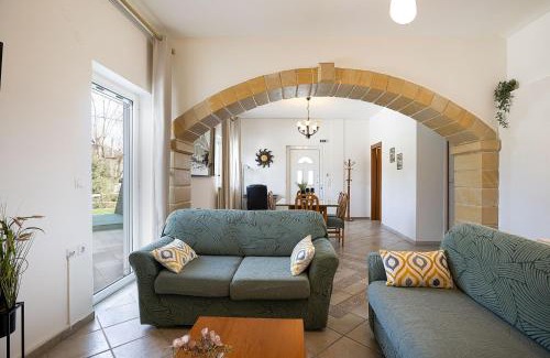 Lameriana House | Villa Kounoupas, comfy villa with swimming pool up to 8 guests!