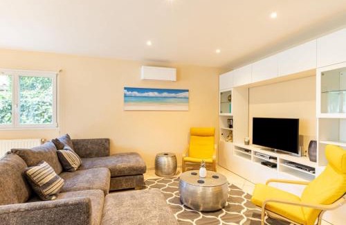 Saint-Cyr-sur-Mer Villa | Villa L'Italienne by Interhome