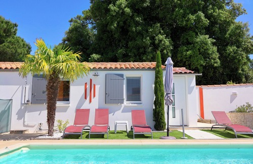 La Flotte Villa | ⭐️⭐️⭐️ Villa, La Flotte, Heated Swimming Pool till november 9 people Quiet Area.